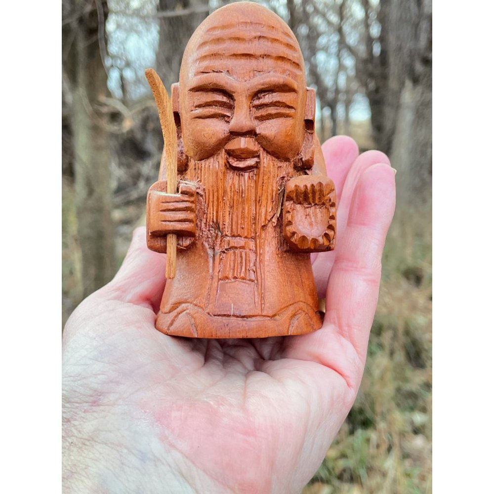 Vintage Carved Wood Asian Man with cane Salt and Pepper shakers - Picture 4 of 11